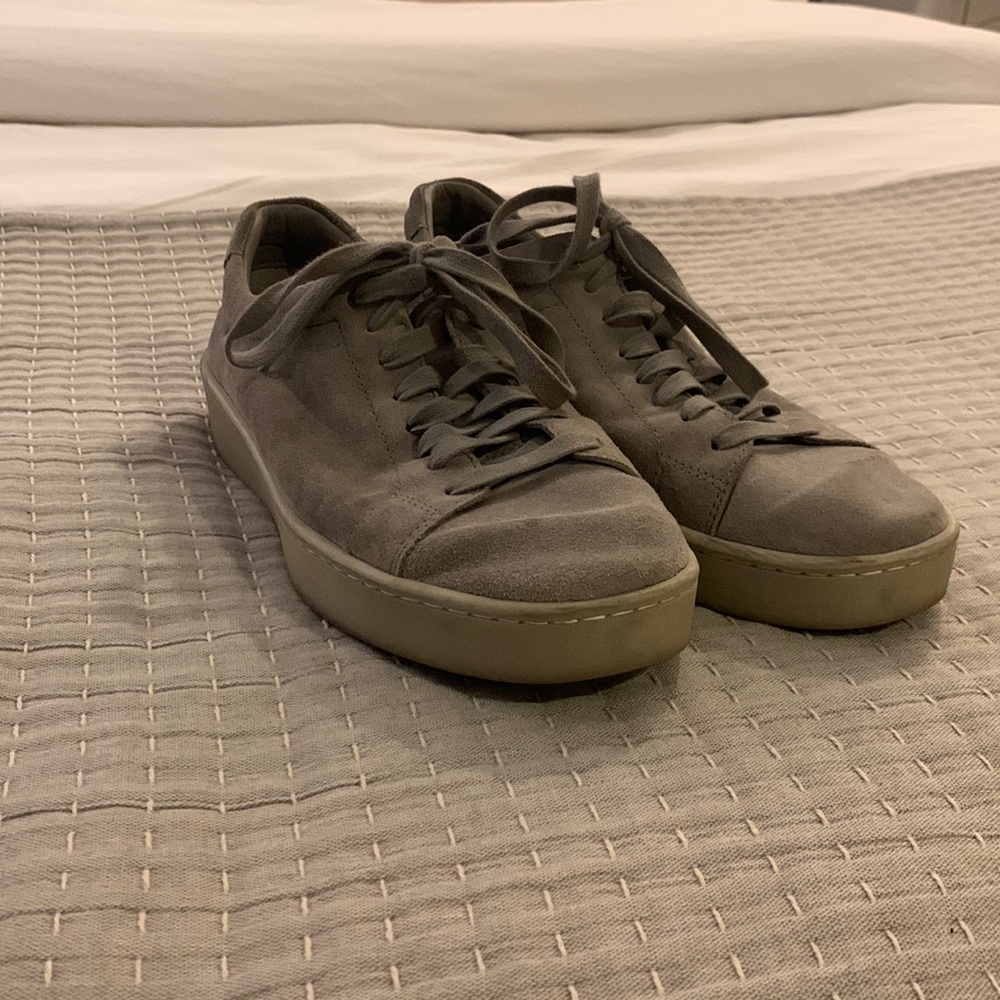 Men’s Vince lace up sneakers. Smoke grey suede. Size 7